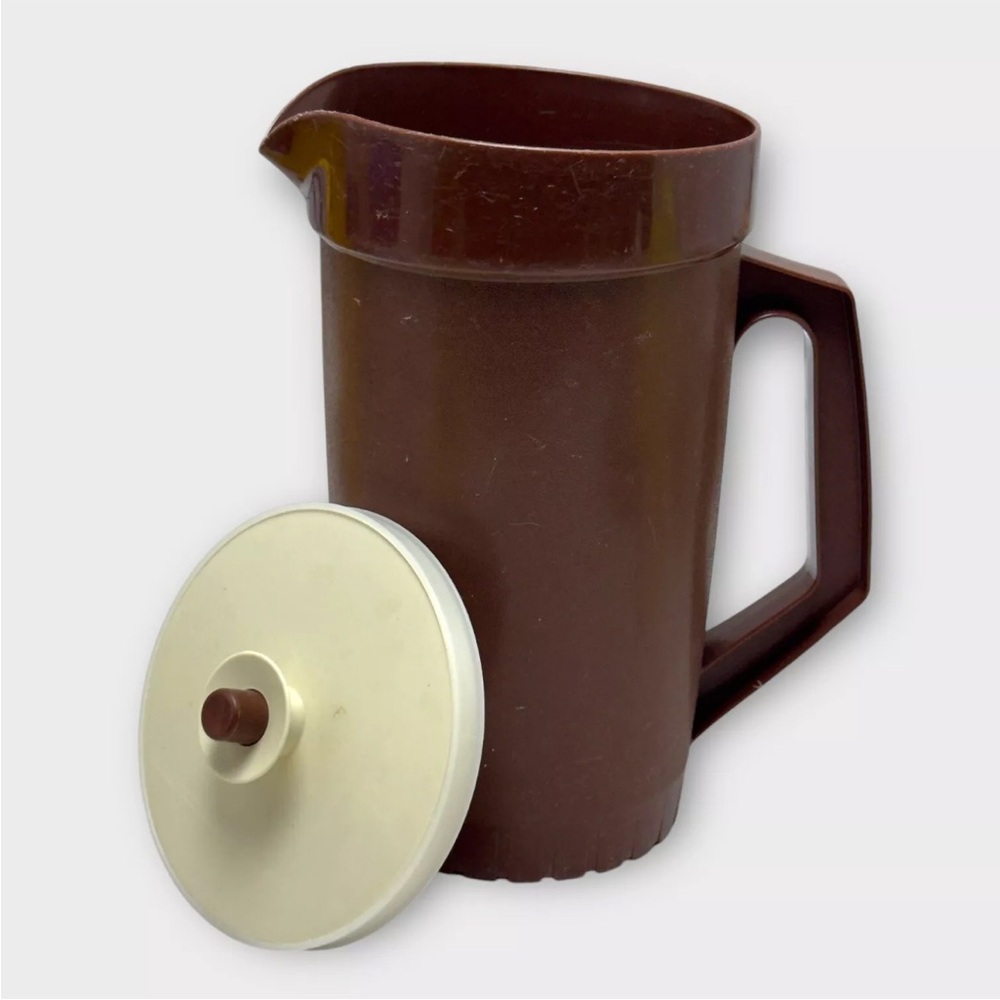 Vintage Tupperware 800-8 Brown Beverage Container/Pitcher With Press Seal Lid